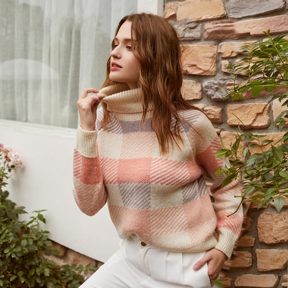 🎥 Colorblock Turtleneck Pullover Sweater - Picture 4 of 13